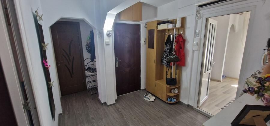 Apartament cu 4 camere decomandat în Inel II