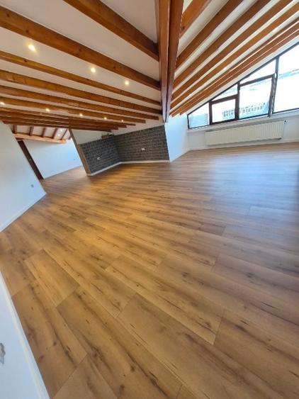Apartament cu 4 camere decomandat, mobilat în Decebal