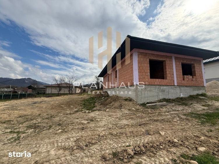 Casă cu 4 camere cu Teren 600 Mp în Central