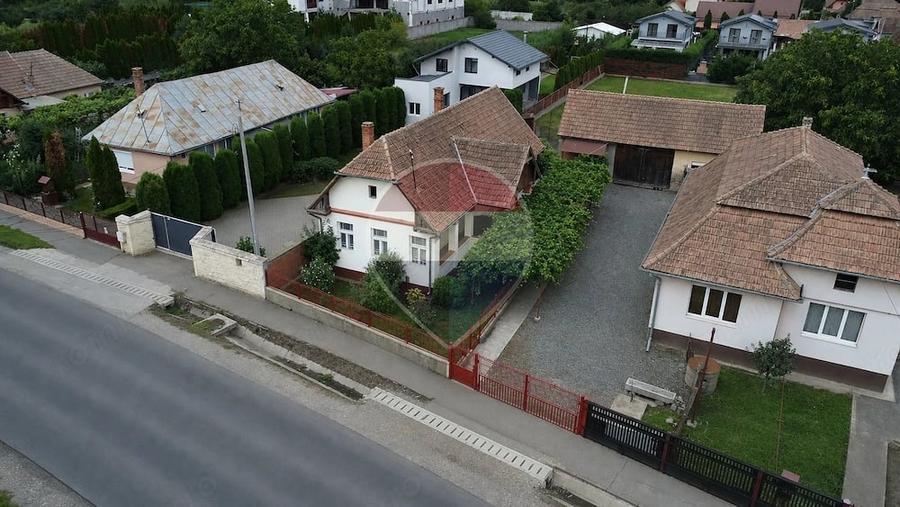 Casă cu Teren 1330 Mp în Central