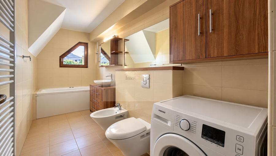 Duplex cu 5 camere cu Canalizare în Bună Ziua