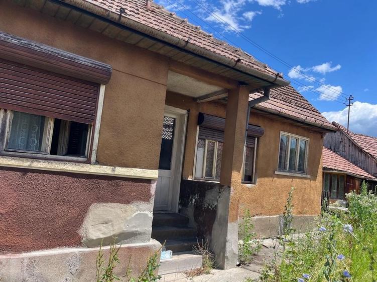 Casă cu 4 camere în Morăreni