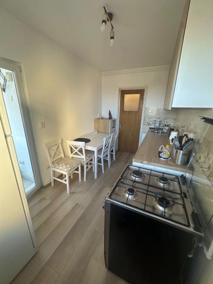 Apartament cu 3 camere decomandat în Noua
