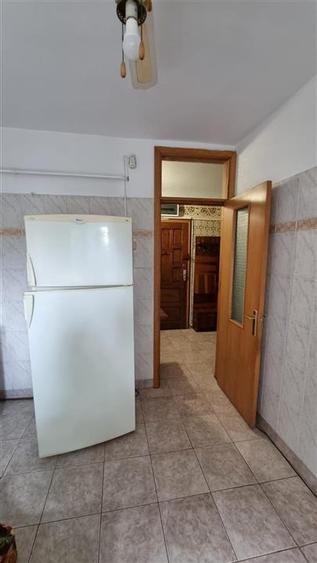 Apartament cu 3 camere decomandat în Călărași