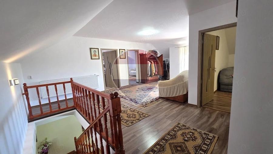 Casă cu 7 camere cu Teren 1400 Mp în Văleni