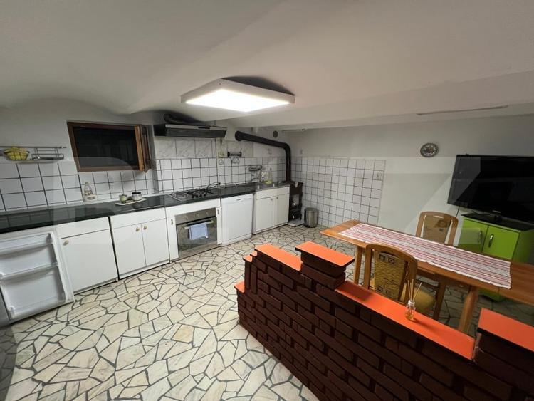 Casă individuală cu 4 camere cu Canalizare în Gușterița
