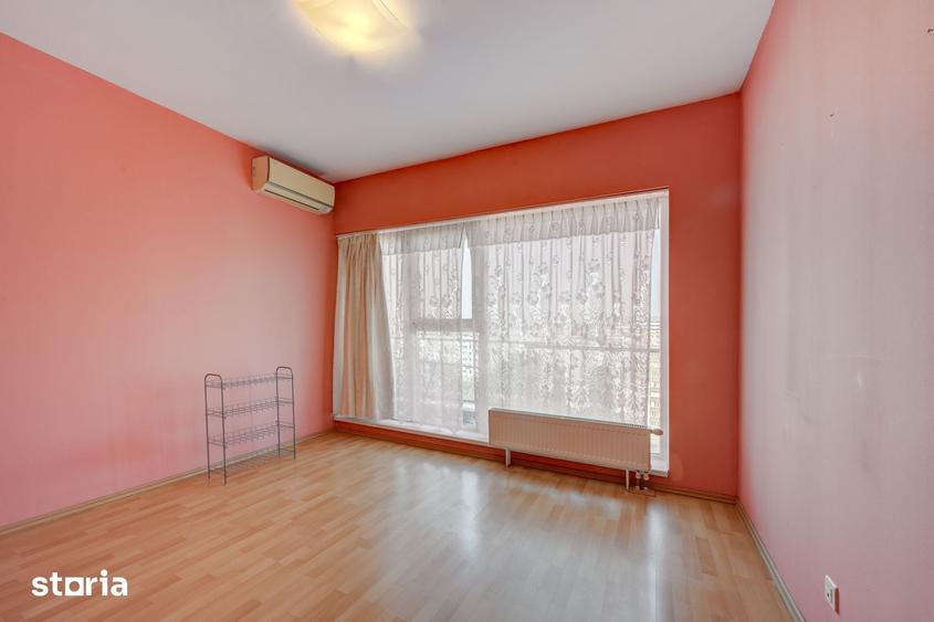 Apartament cu 4 camere decomandat în Titan
