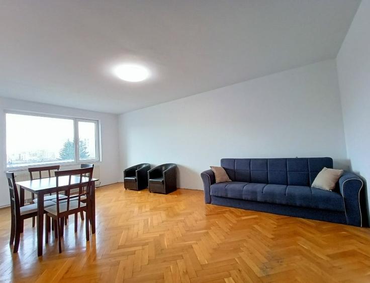 Apartament cu 3 camere decomandat, mobilat în Central