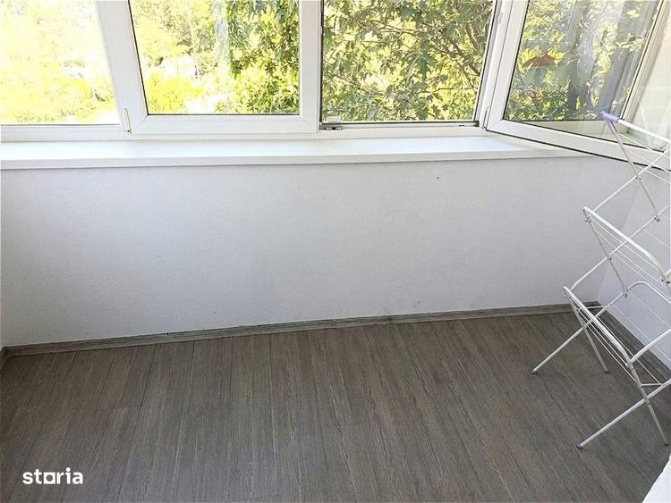 Apartament cu 3 camere semidecomandat în Titan