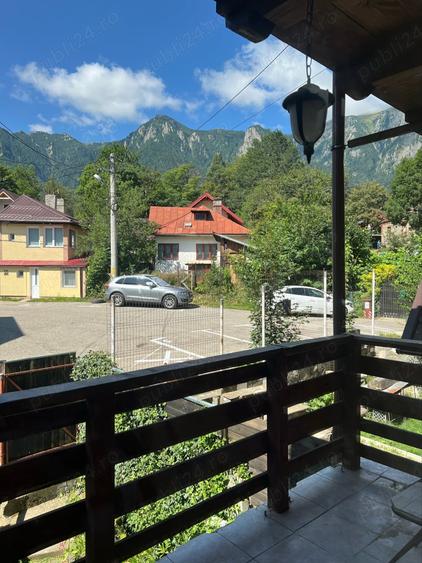 Casă cu 6 camere cu Teren 284 Mp în Poiana