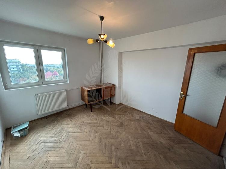 Apartament cu 4 camere decomandat în Sud