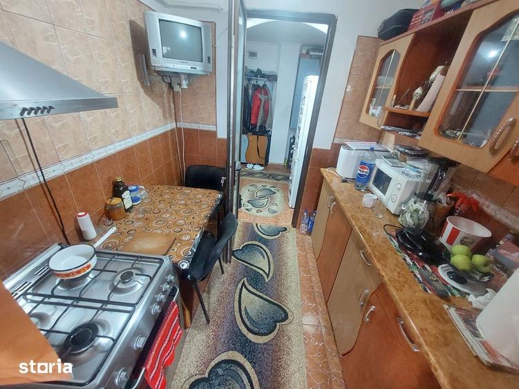 Apartament cu 3 camere decomandat în Sud