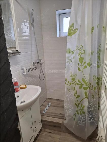 Apartament cu 3 camere semidecomandat în Micro III