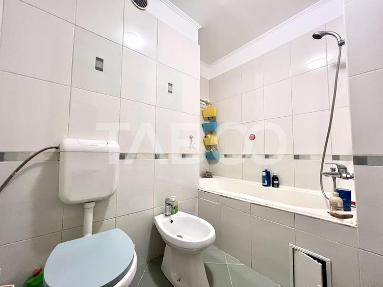 Apartament cu 4 camere semidecomandat, mobilat în Gheorgheni