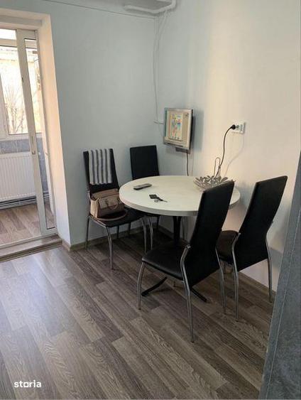 Apartament cu 3 camere decomandat în Eremia