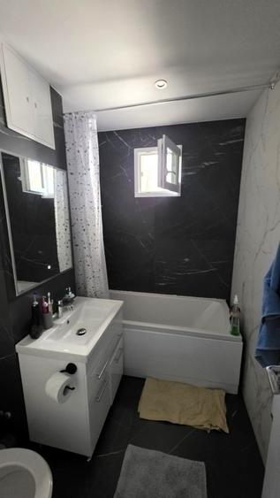 Apartament cu 3 camere semidecomandat în Tătărași