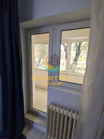 Apartament cu 3 camere semidecomandat, mobilat în Văcăresti