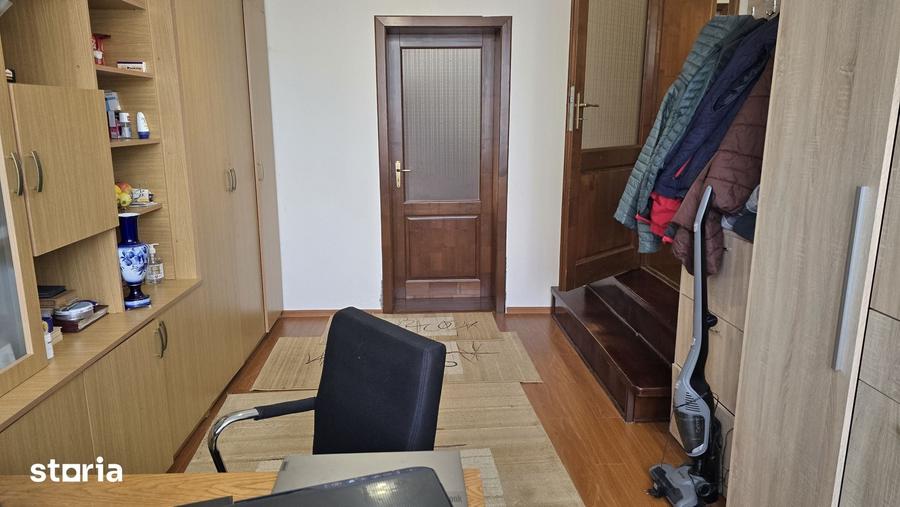 Casă cu 5 camere cu Teren 559 Mp în Viile Noi