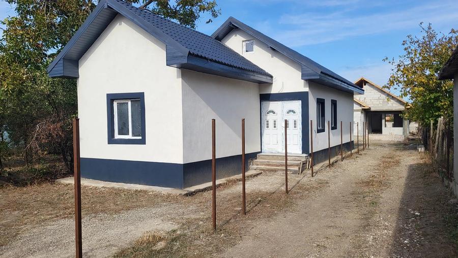 Casă individuală cu 3 camere cu Canalizare în Lumina
