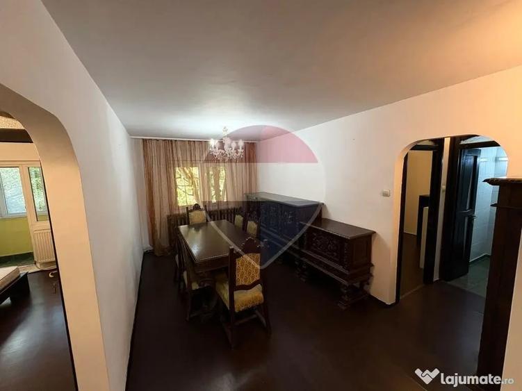 Apartament cu 4 camere semidecomandat în Traian
