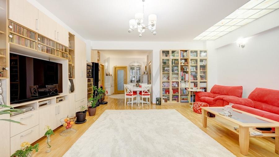 Apartament cu 4 camere semidecomandat în Floreasca