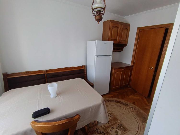 Apartament cu 3 camere decomandat în Găvana