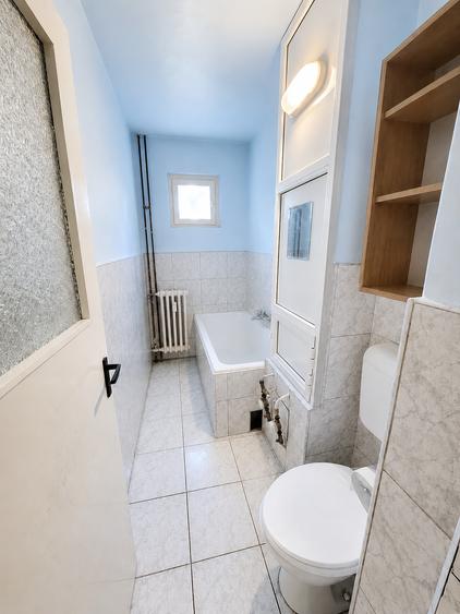 Apartament cu 3 camere semidecomandat în Dacia