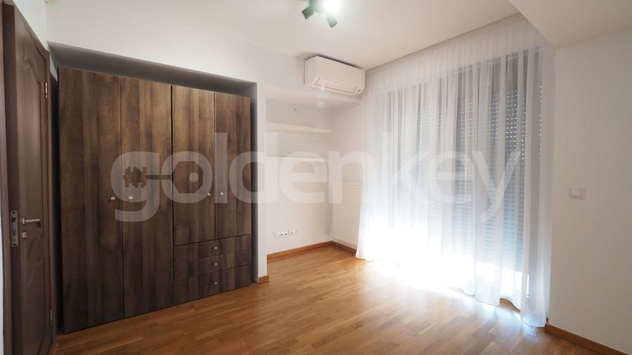 Apartament cu 4 camere semidecomandat în Băneasa