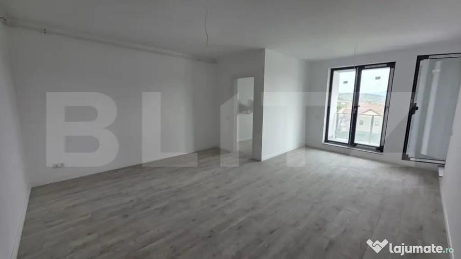 Apartament cu 3 camere semidecomandat în Nord