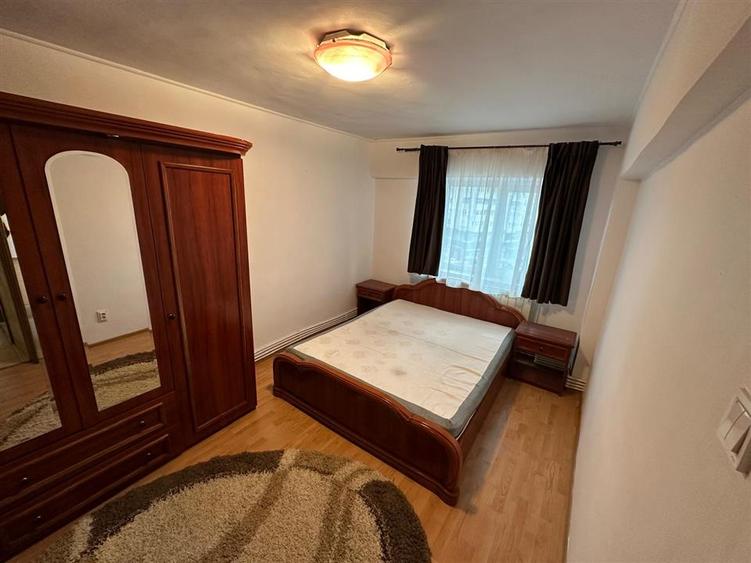 Apartament cu 2 camere decomandat în Hala Centrală