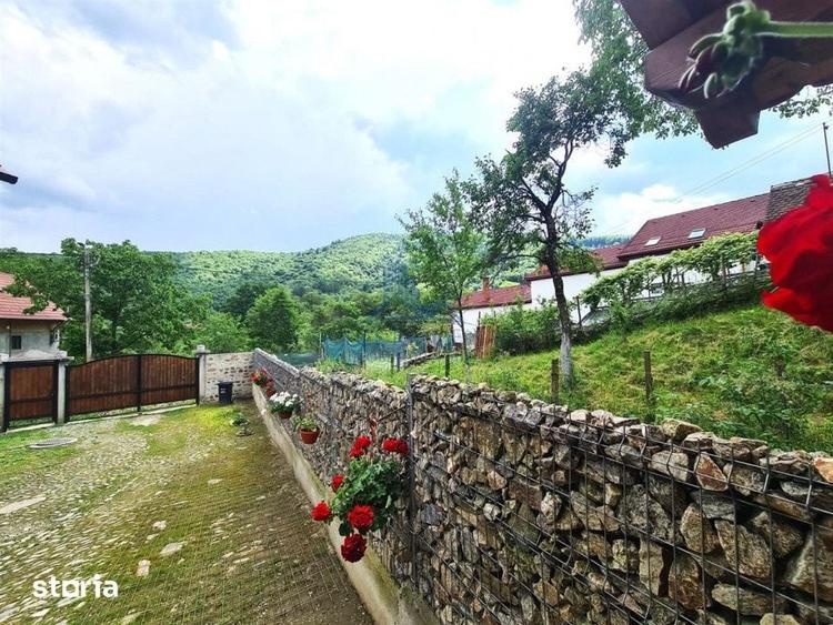 Casă cu 4 camere cu Teren 1500 Mp în Central