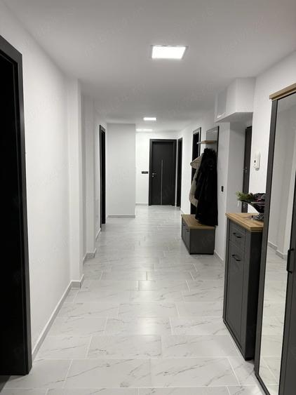 Apartament cu 4 camere decomandat în Central