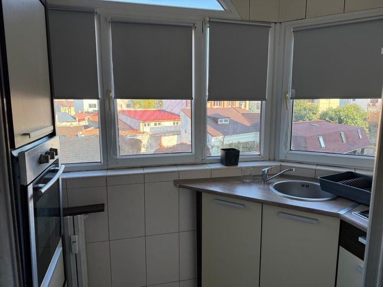 Apartament cu 2 camere decomandat în Trocadero