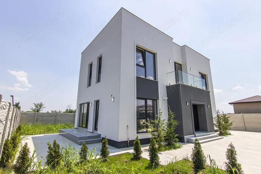 Casă cu 7 camere cu Teren 370 Mp în Ferme