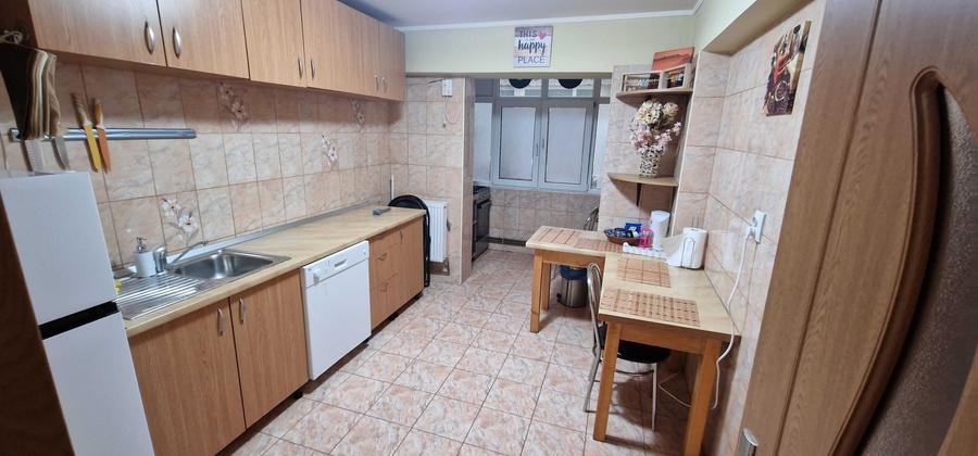 Apartament cu 3 camere decomandat în Central