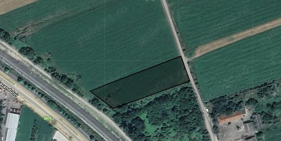 Teren de 15400 mp, în Zăvoi