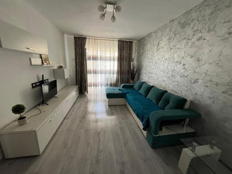 Apartament cu 3 camere decomandat în Uiasca
