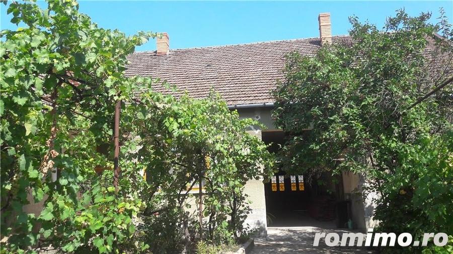 Casă cu 5 camere cu Teren 1600 Mp în Central