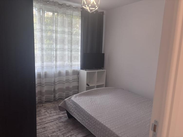 Apartament cu 3 camere semidecomandat în Drumul Taberei