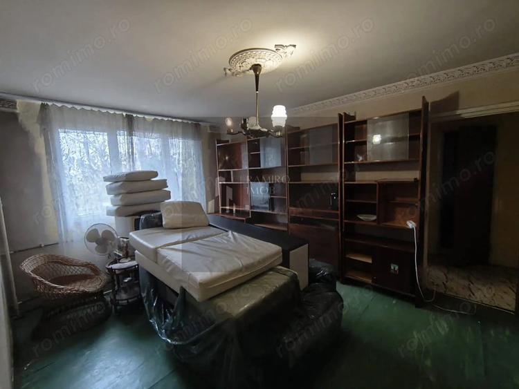 Apartament cu 3 camere semidecomandat în 1 Decembrie 1918