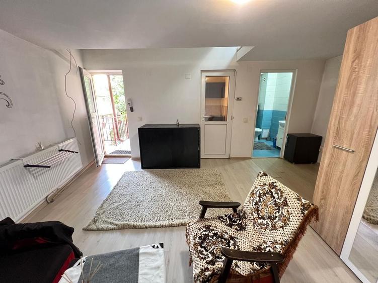 Apartament cu 2 camere decomandat, mobilat în Central