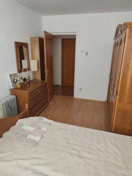 Apartament cu 3 camere decomandat în Titan