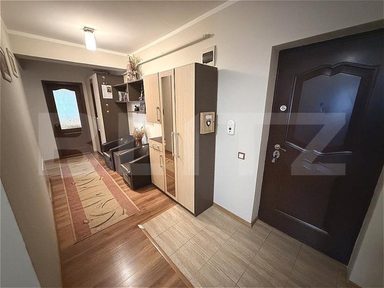 Apartament cu 3 camere decomandat, mobilat în Florești