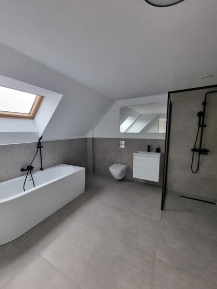 Penthouse cu 3 camere semidecomandat, mobilat în Moroieni