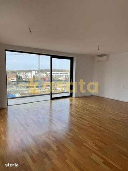 Apartament cu 4 camere în Băneasa