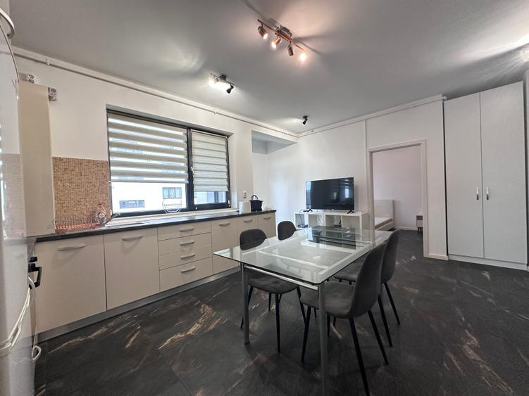 Apartament cu 3 camere semidecomandat, mobilat în Bună Ziua