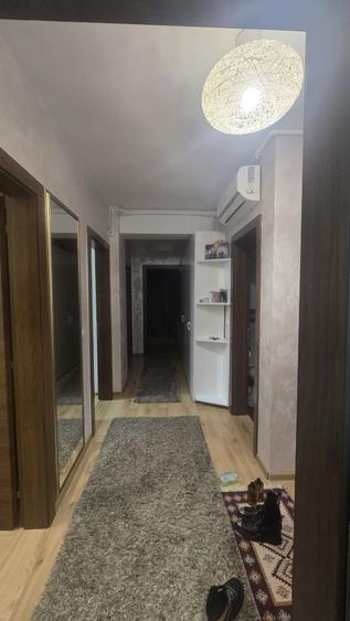 Apartament cu 3 camere decomandat în Berceni