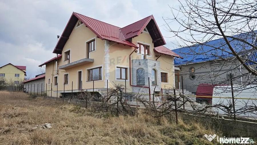 Casă cu 6 camere cu Teren 1000 Mp în Sfântu Ilie