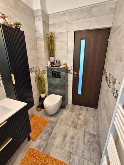 Apartament cu 3 camere semidecomandat în Florești