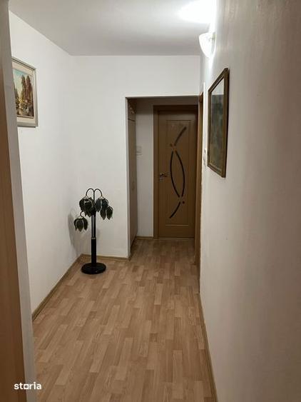 Inchiriez apartament 3 camere - 1